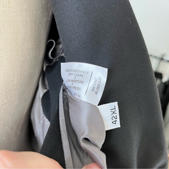 Hart Shaffner Marx Black Men Suit - Picture 13 of 14